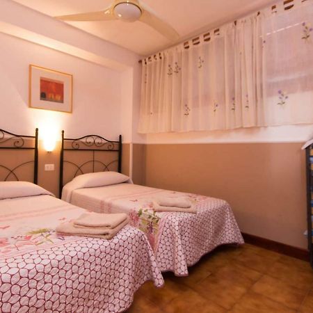 Beachfront Apartment Арона Екстер'єр фото