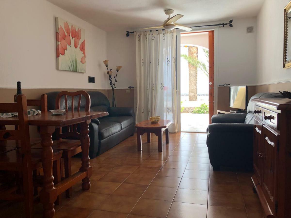 Beachfront Apartment Арона Екстер'єр фото