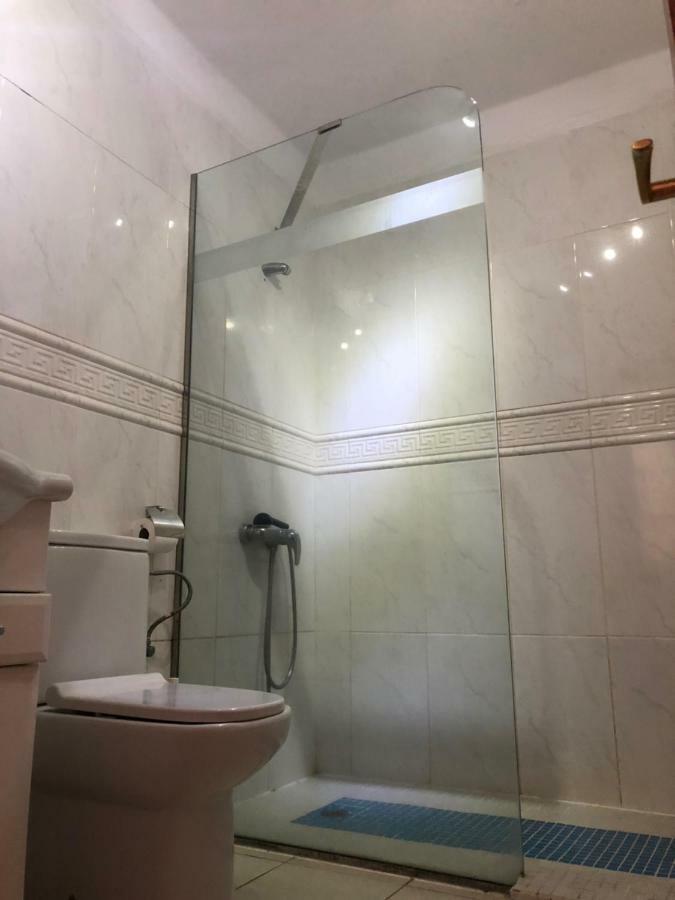Beachfront Apartment Арона Екстер'єр фото