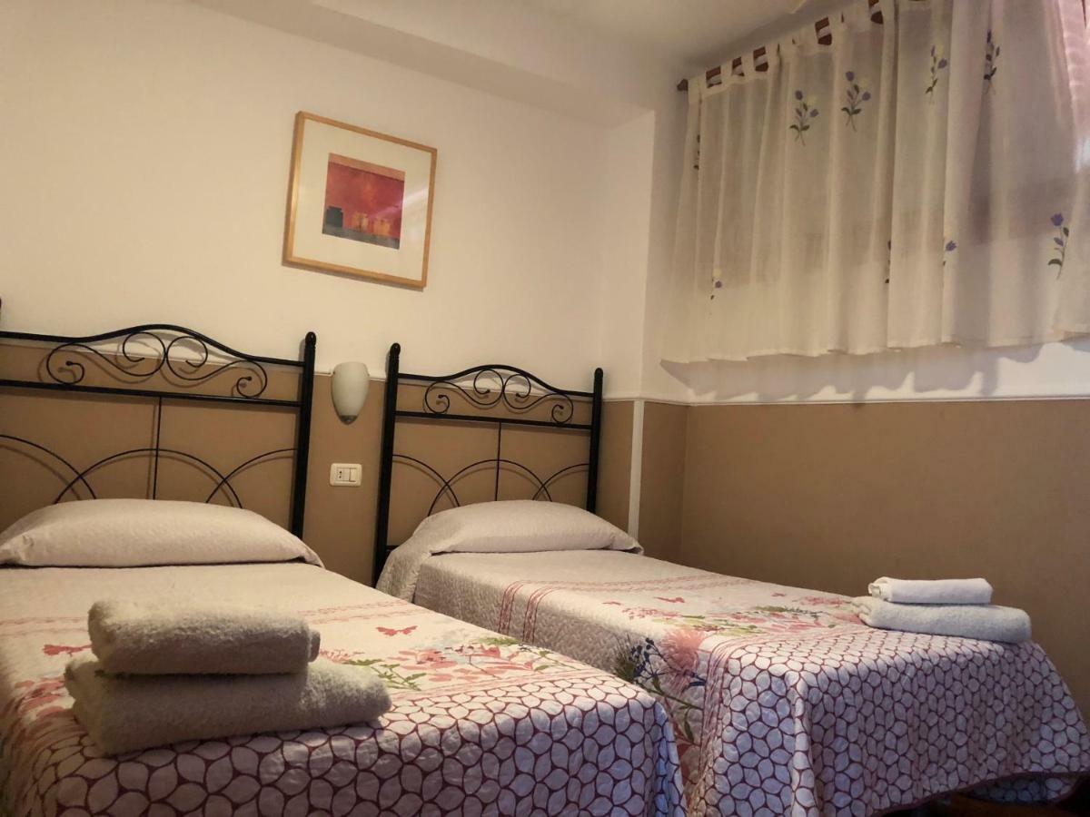 Beachfront Apartment Арона Екстер'єр фото