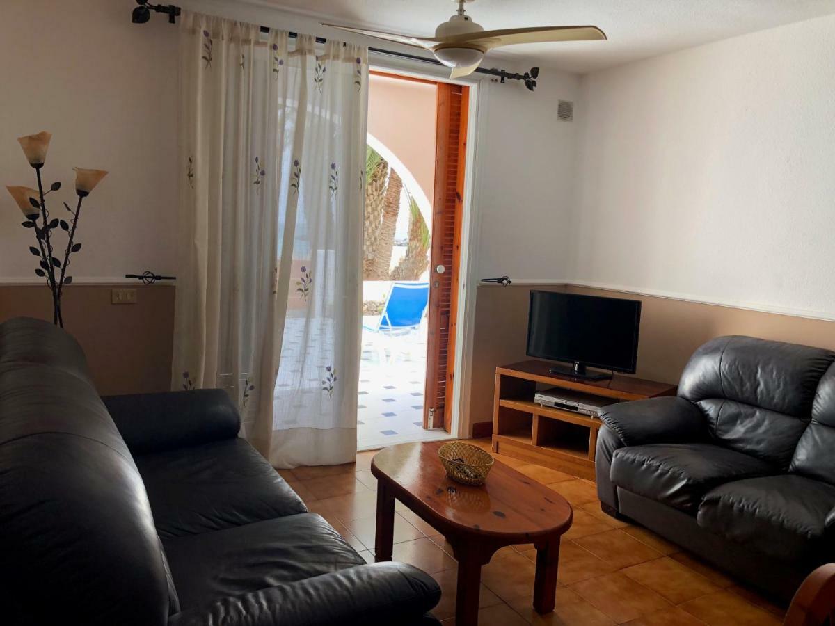 Beachfront Apartment Арона Екстер'єр фото