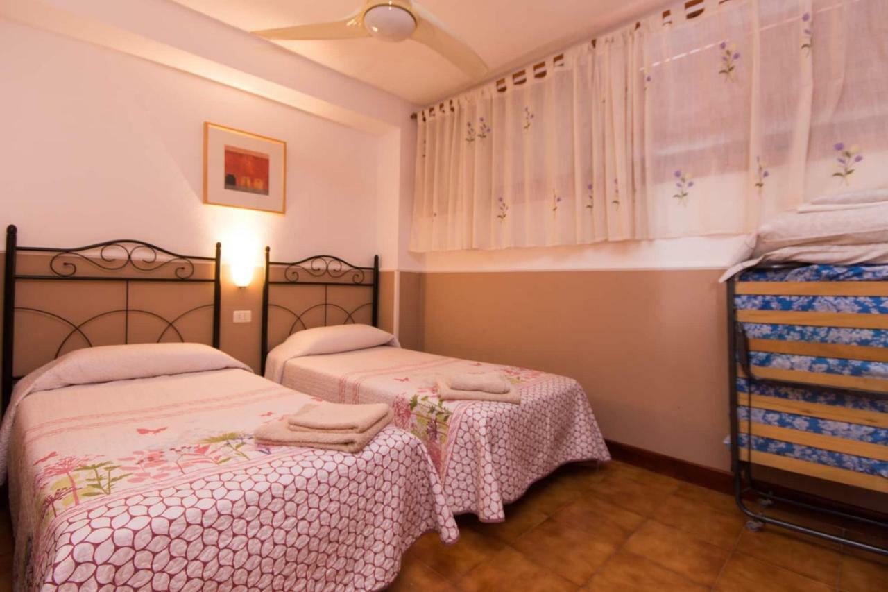 Beachfront Apartment Арона Екстер'єр фото