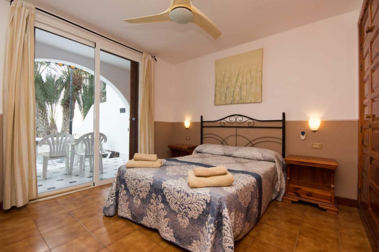 Beachfront Apartment Арона Екстер'єр фото